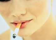吸烟的美女-简单的美女拼图小游戏，你不须对应拼图，只..