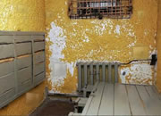 越狱逃出之小单间-你被困在这个黄色的监狱小屋中，利用仅有的..